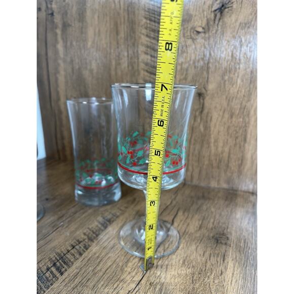 Arby's Libby Holly Berries Christmas Collection Stemmed Wine Glasse - Picture 3 of 5